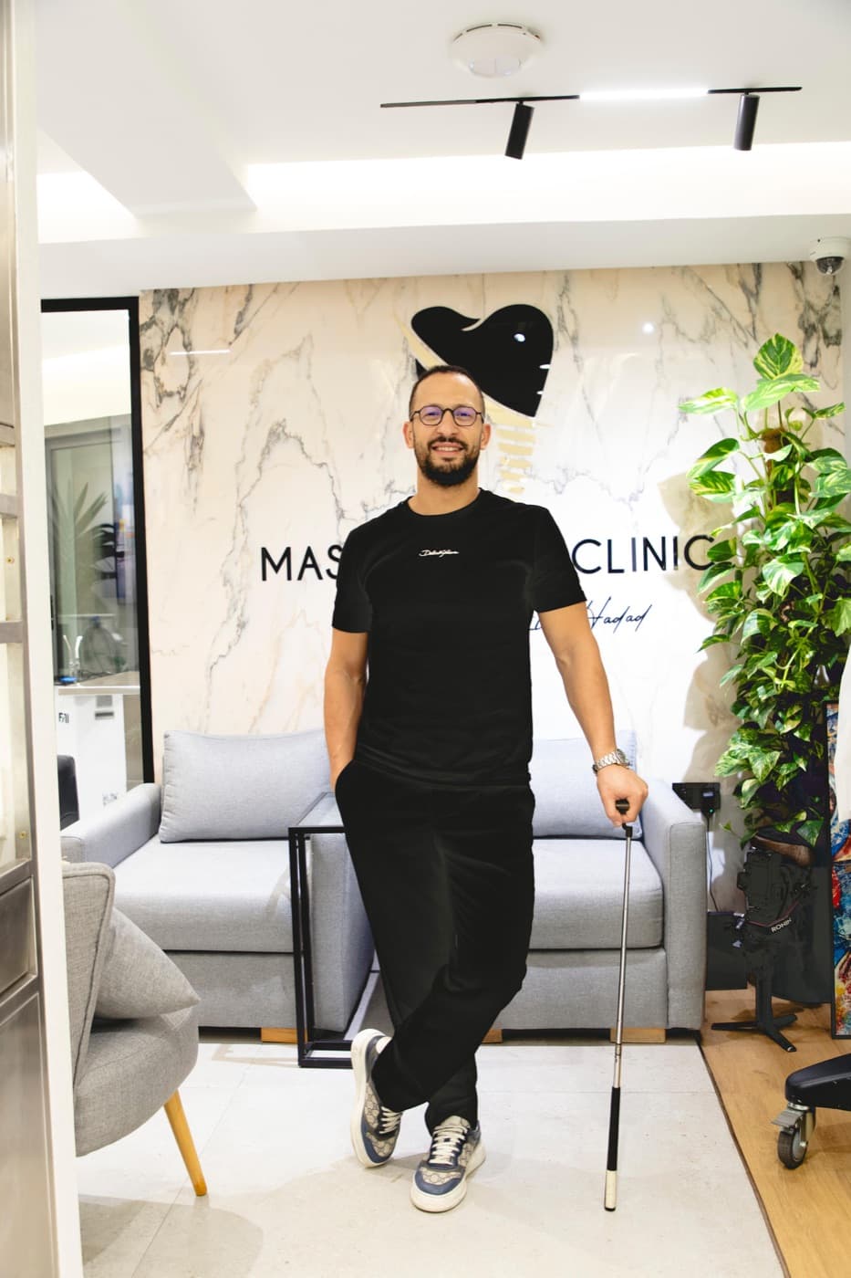 Dr Taha El Hadad, chirurgien-dentiste à Casablanca, dans sa clinique