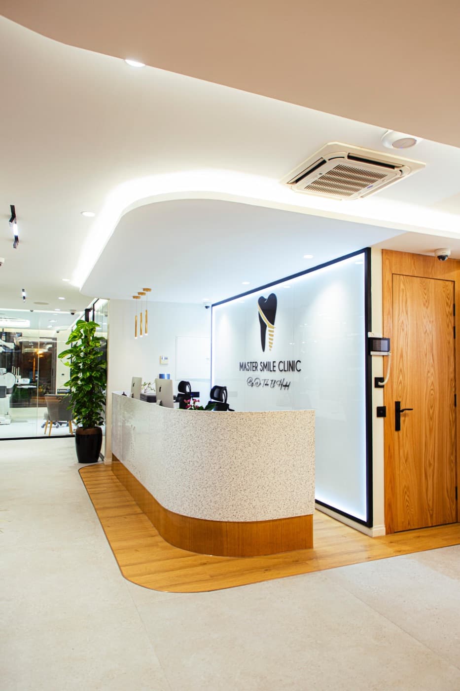 Entrée de la clinique dentaire Master Smile Clinic à El Oulfa, Casablanca