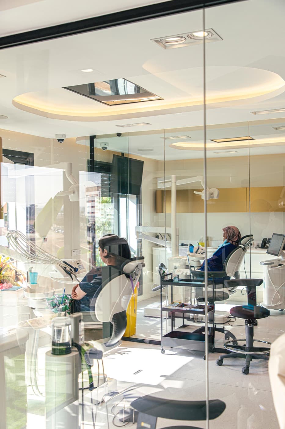 Équipe dentaire en consultation à la clinique de Casablanca