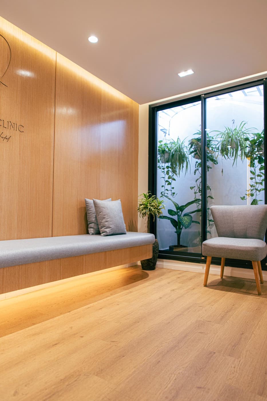 Espace patients d’une clinique dentaire moderne à Casablanca